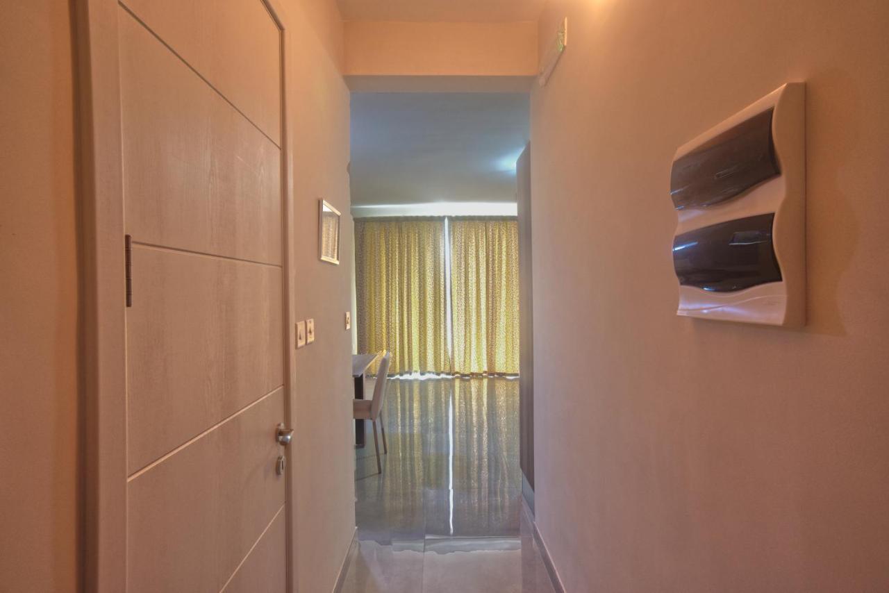 Marbella Holiday Apartments - Seafront - Wifi Марсаскала Екстериор снимка