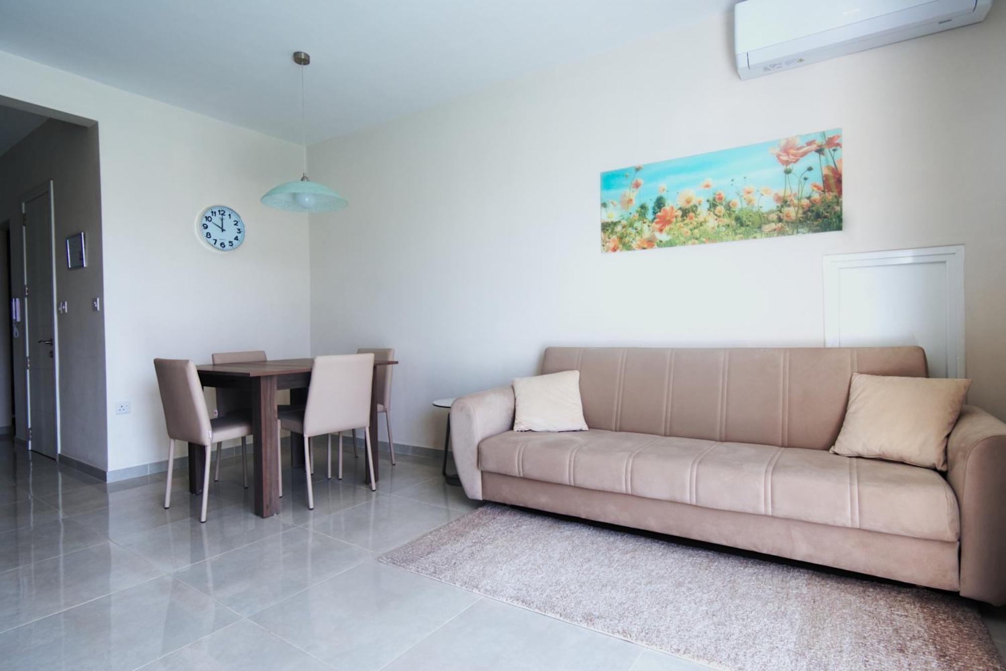 Marbella Holiday Apartments - Seafront - Wifi Марсаскала Екстериор снимка
